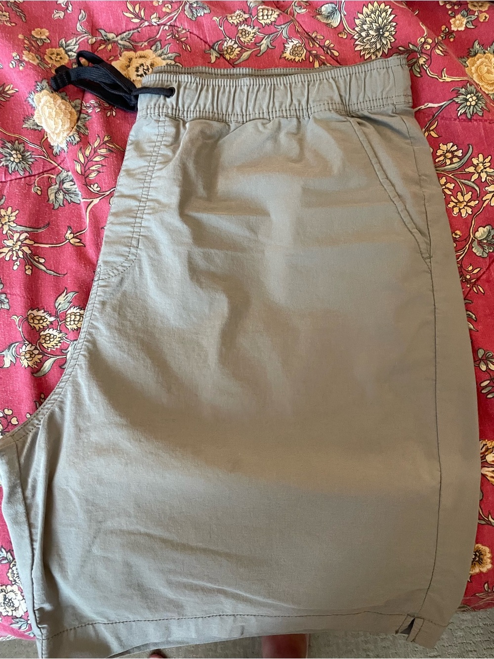 Old Navy Men's Grey Hybrid Shorts with Elastic Waist size XL